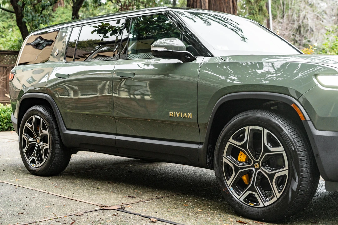 2022 Rivian R1S - Image 30 of 31