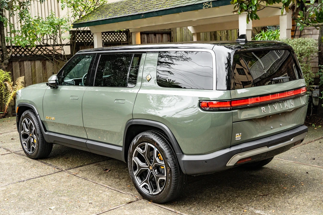 2022 Rivian R1S - Image 7 of 31