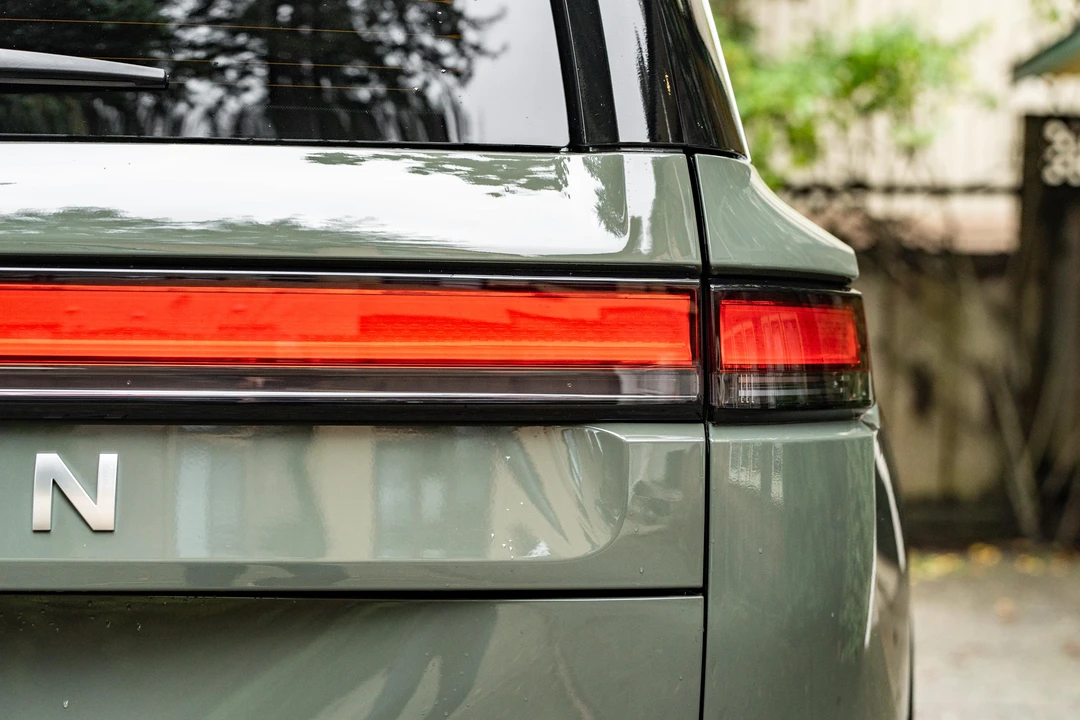 2022 Rivian R1S - Image 24 of 31