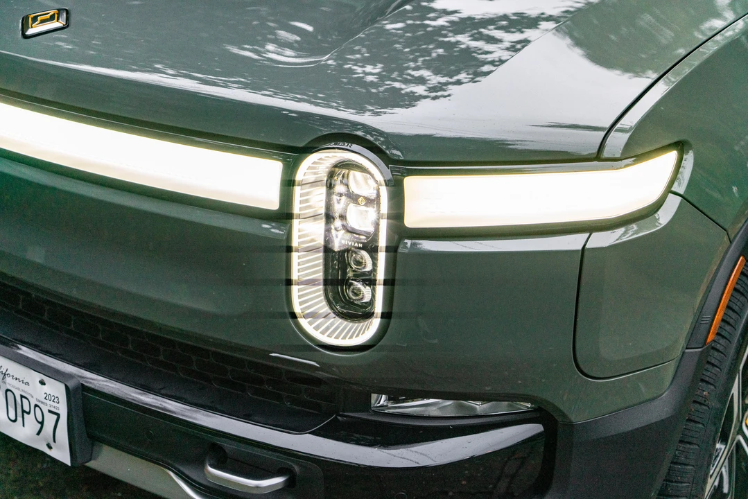 2022 Rivian R1S - Image 13 of 31