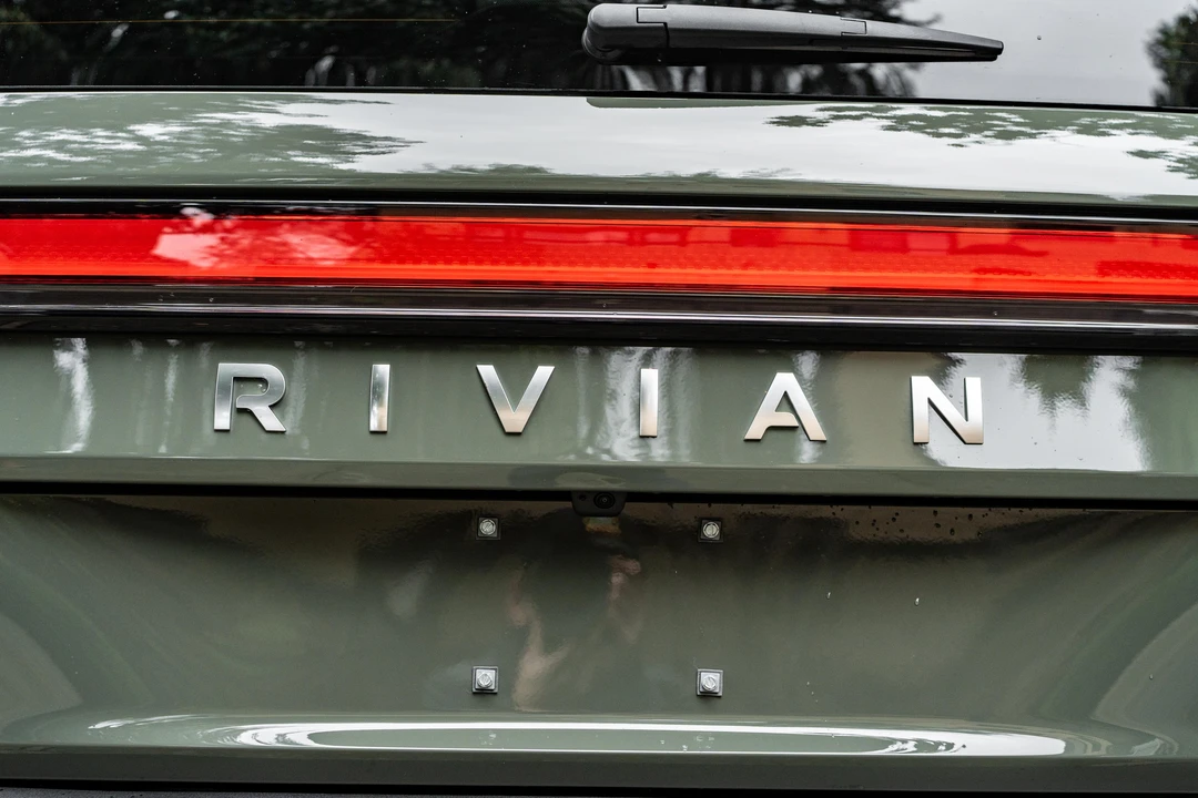 2022 Rivian R1S - Image 23 of 31