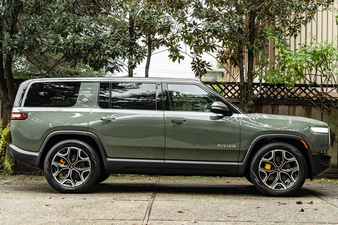 2022 Rivian R1S - Image 8 of 31