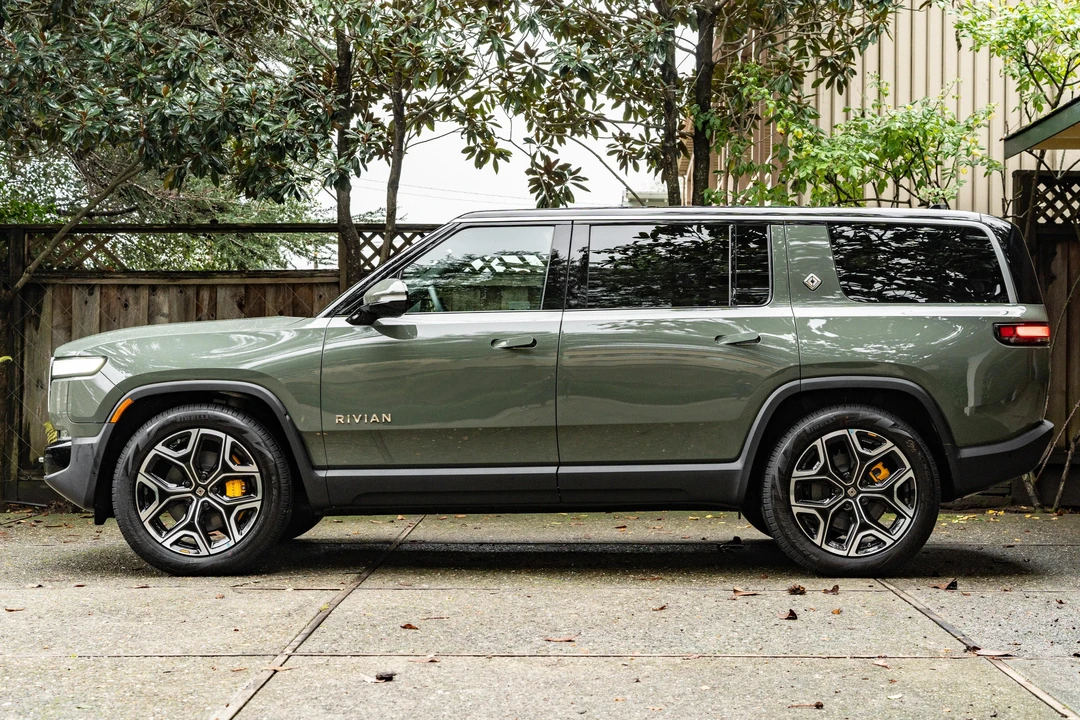 2022 Rivian R1S - Image 3 of 31