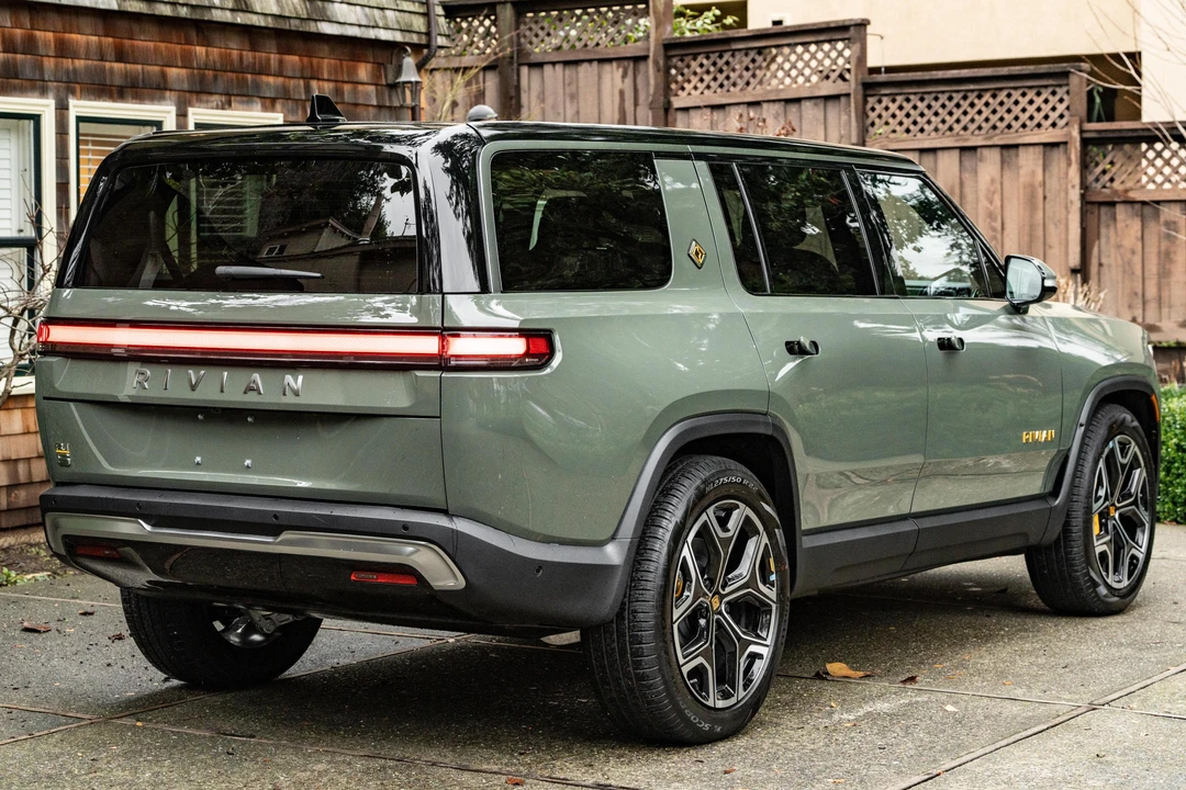 2022 Rivian R1S - Image 4 of 31