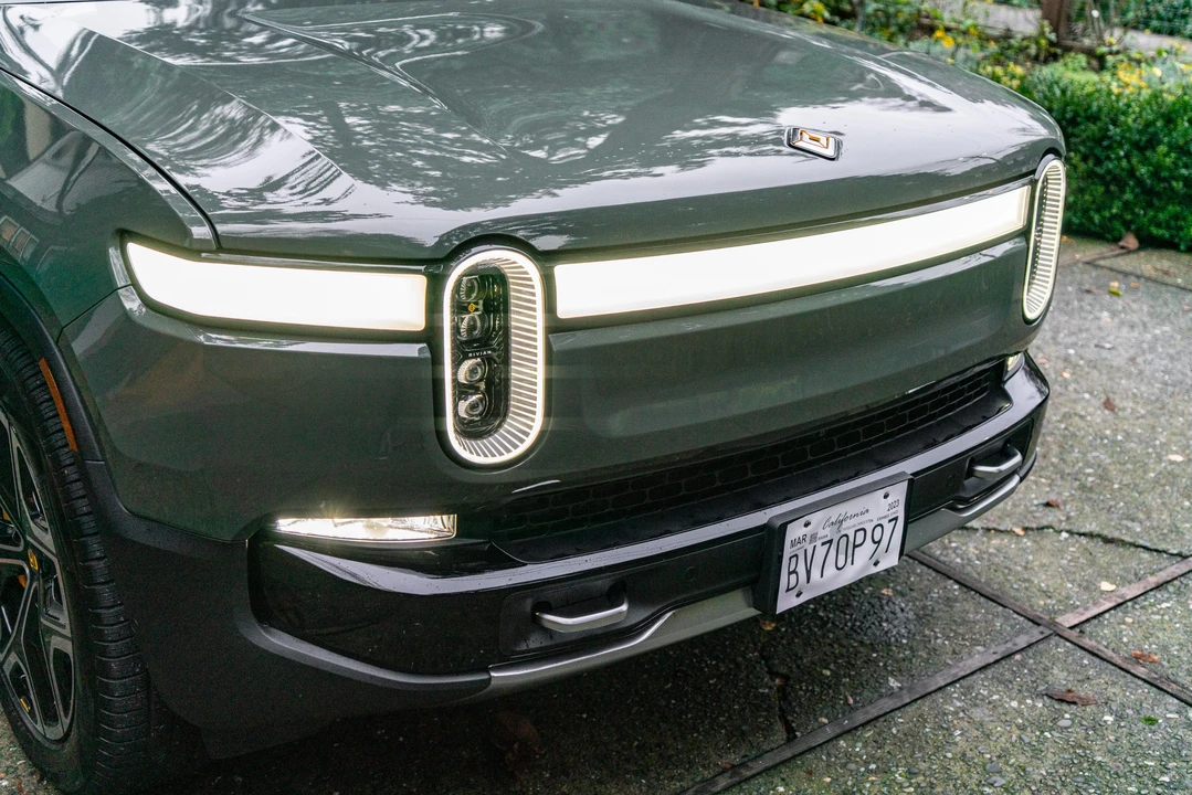 2022 Rivian R1S - Image 9 of 31