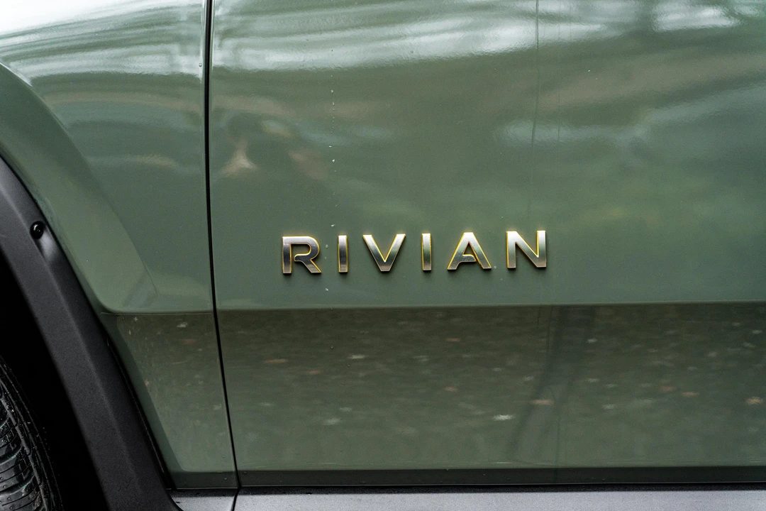 2022 Rivian R1S - Image 17 of 31