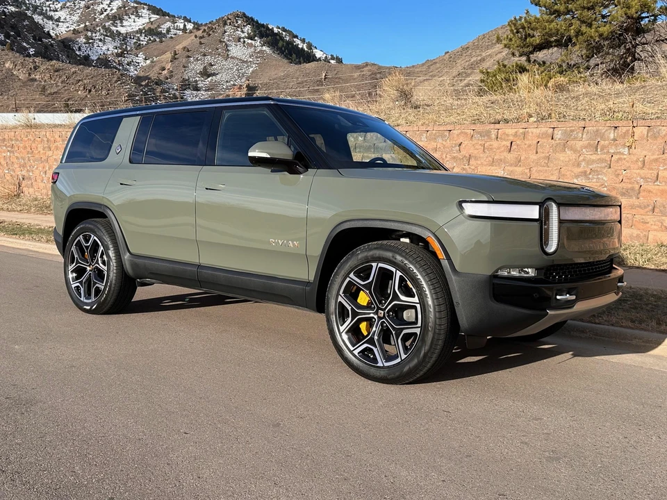 2022 Rivian R1S - Image 16 of 31