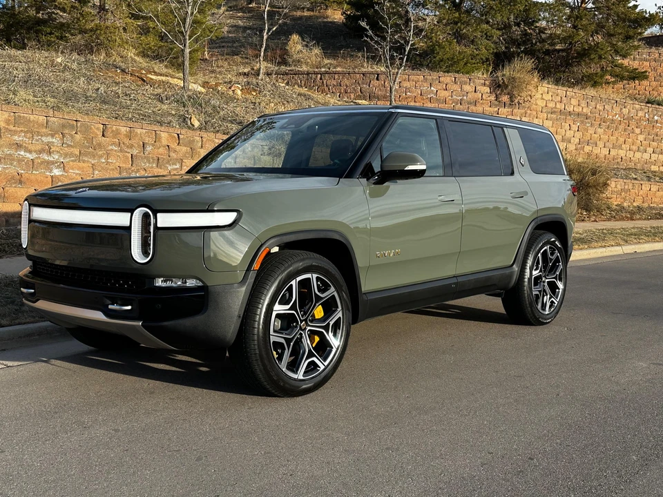 2022 Rivian R1S - Image 6 of 31