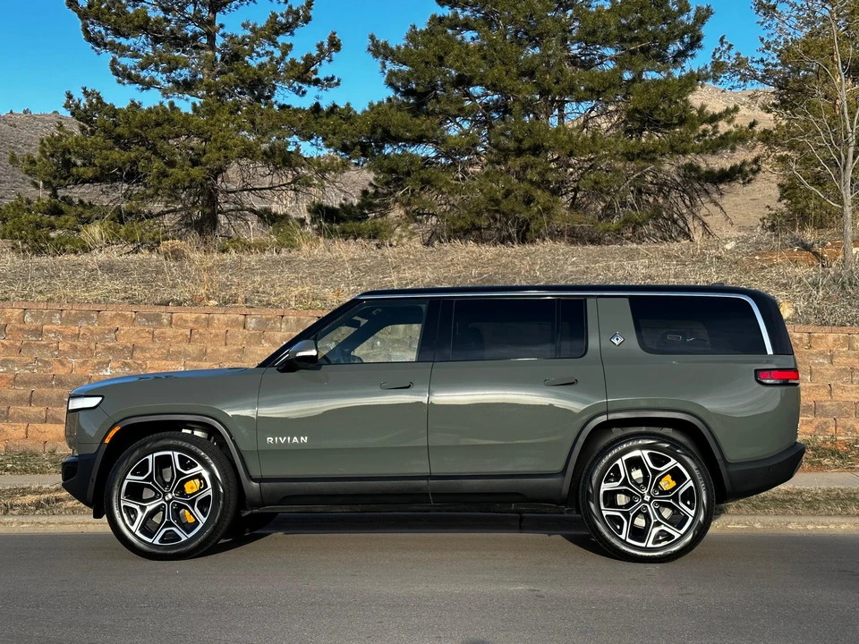 2022 Rivian R1S - Image 10 of 31