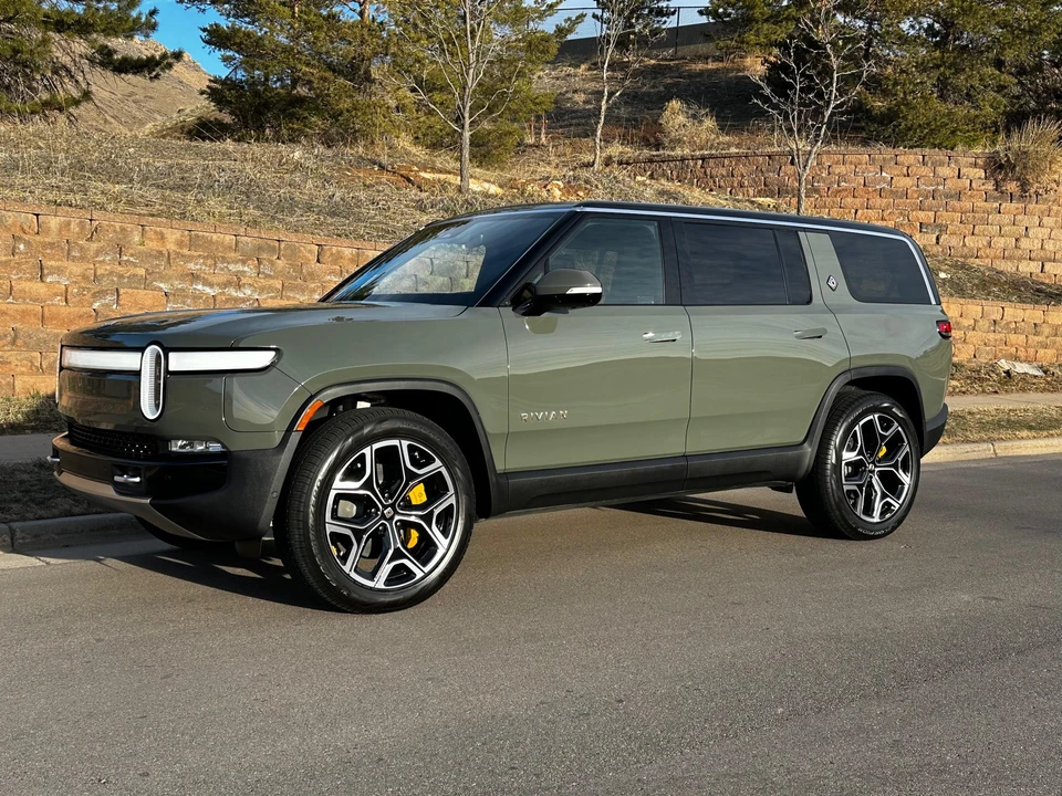2022 Rivian R1S - Image 7 of 31