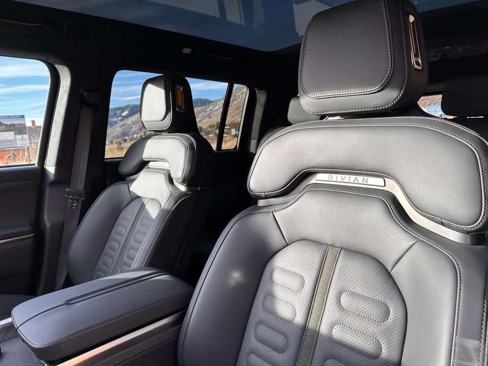 2022 Rivian R1S - Image 30 of 31