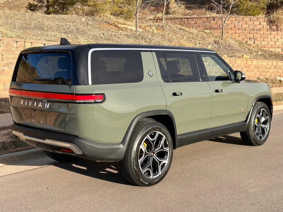 2022 Rivian R1S - Image 13 of 31