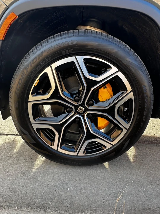 2022 Rivian R1S - Image 19 of 31