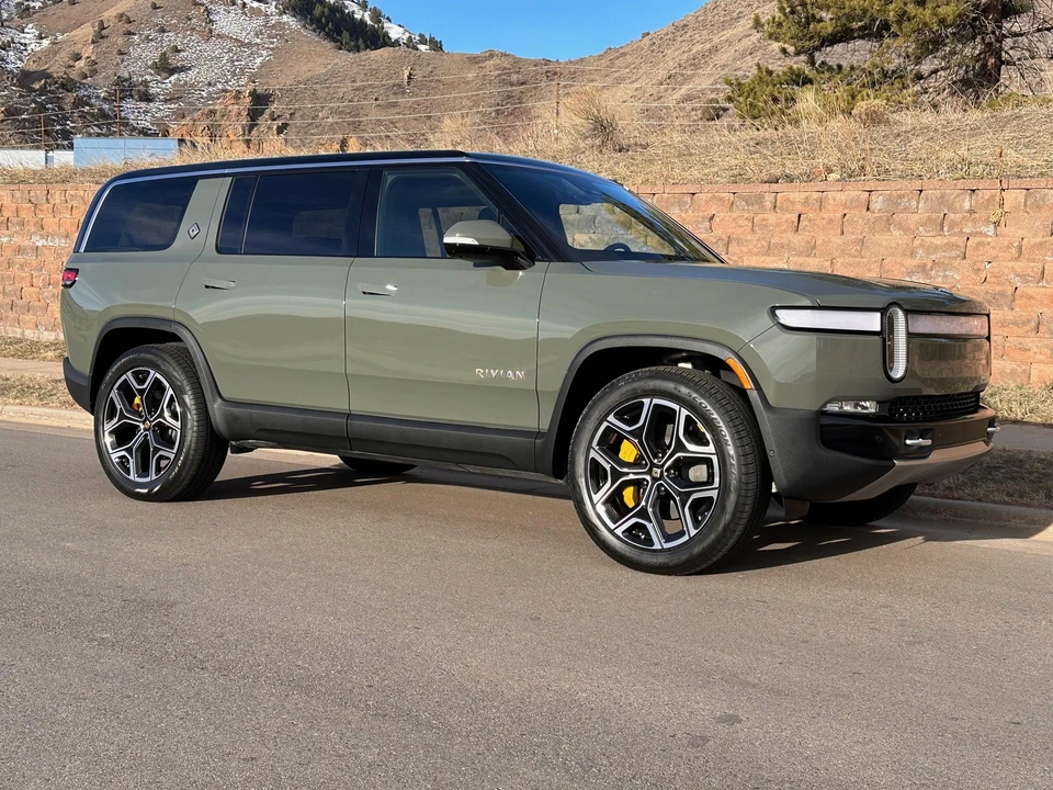 2022 Rivian R1S - Image 15 of 31