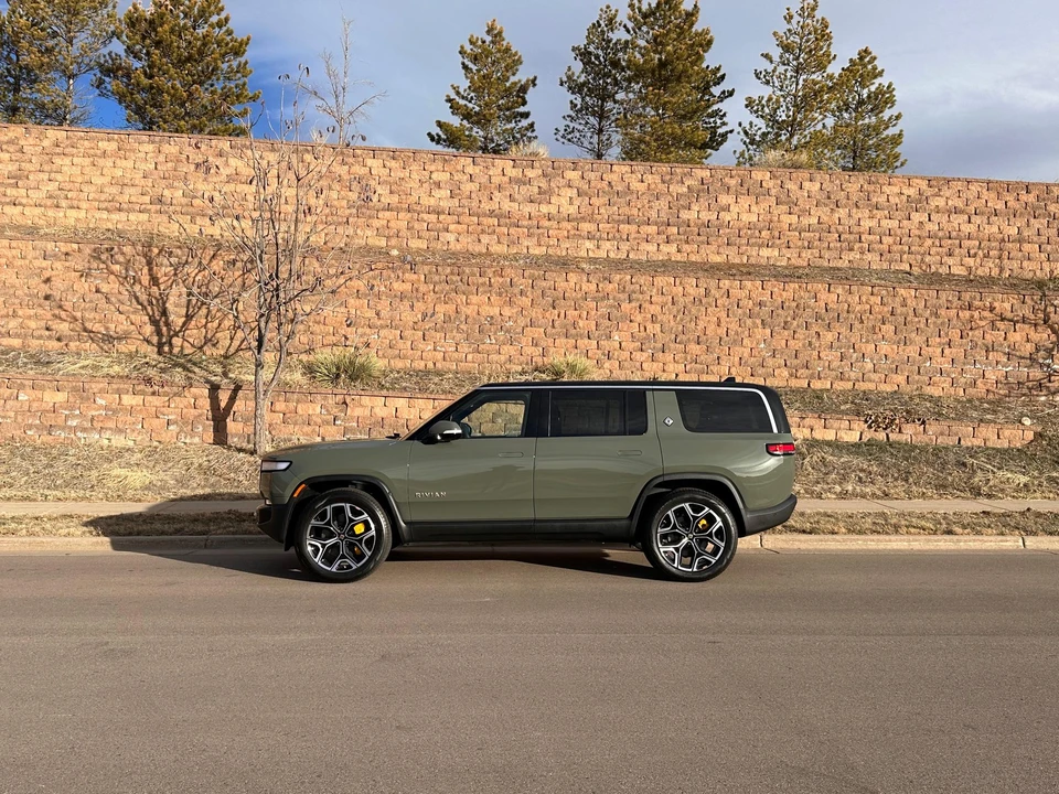 2022 Rivian R1S - Image 9 of 31