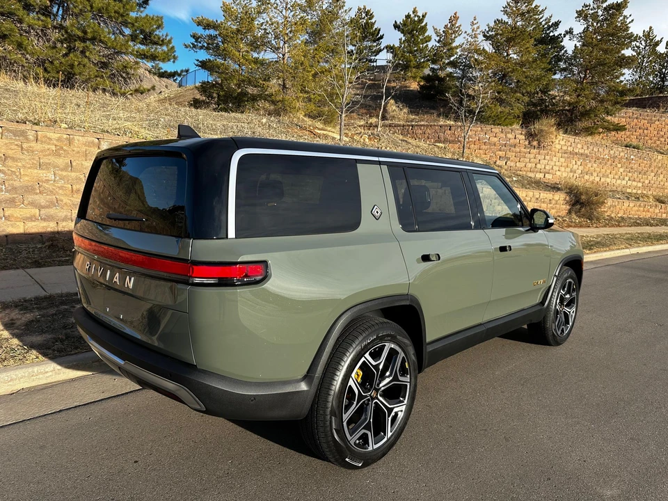 2022 Rivian R1S - Image 14 of 31
