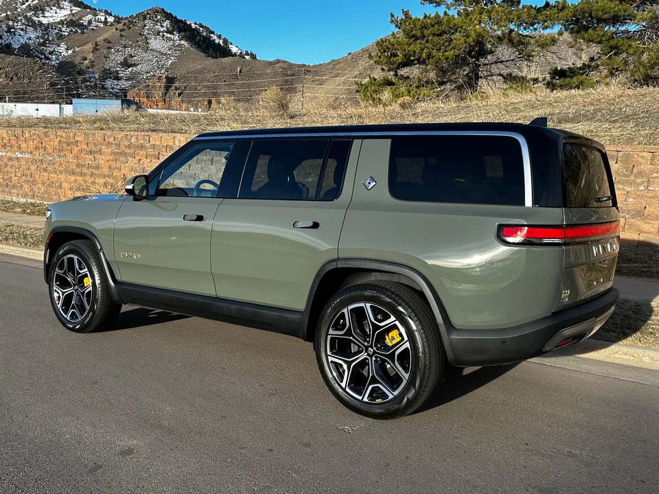 2022 Rivian R1S - Image 11 of 31