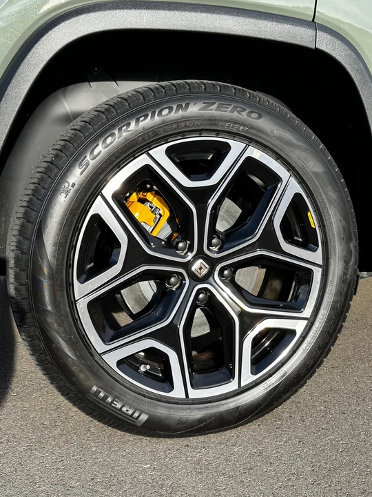 2022 Rivian R1S - Image 22 of 31