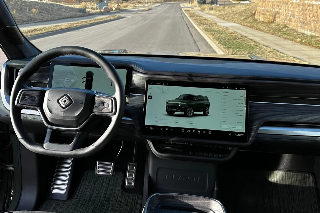 2022 Rivian R1S - Image 25 of 31