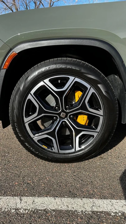 2022 Rivian R1S - Image 18 of 31