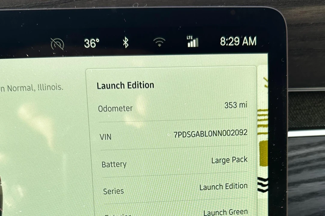 2022 Rivian R1S - Image 28 of 31