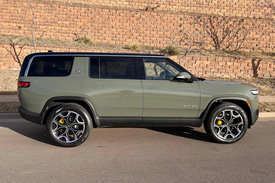 2022 Rivian R1S - Image 3 of 31