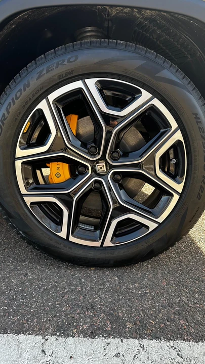2022 Rivian R1S - Image 23 of 31