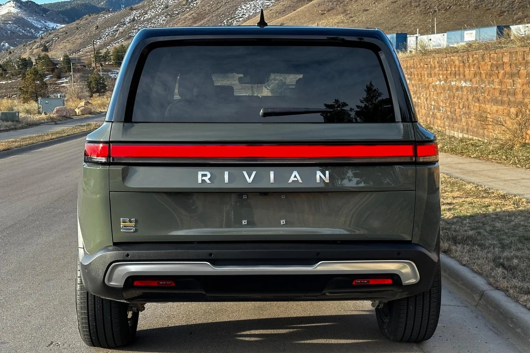 2022 Rivian R1S - Image 5 of 31