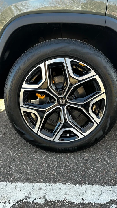 2022 Rivian R1S - Image 21 of 31