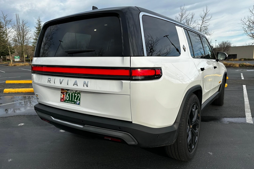 2022 Rivian R1S - Image 4 of 31