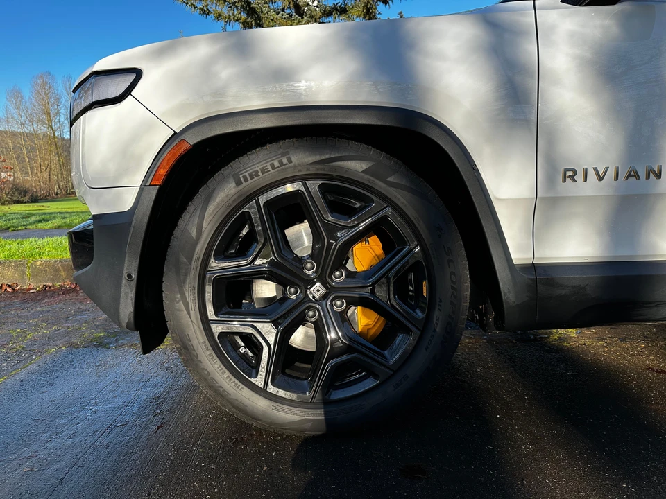 2022 Rivian R1S - Image 29 of 31