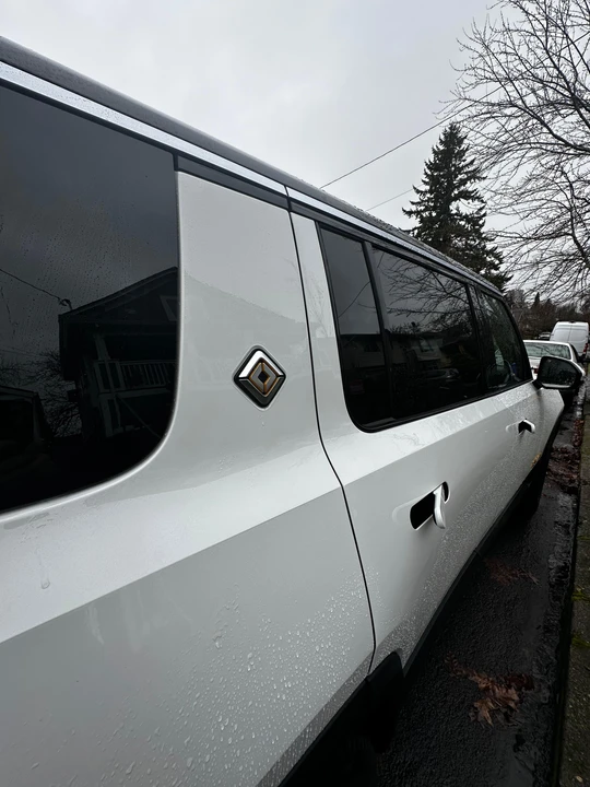 2022 Rivian R1S - Image 24 of 31