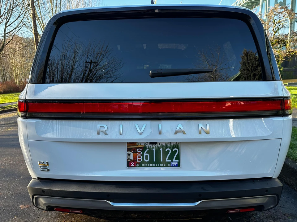 2022 Rivian R1S - Image 22 of 31