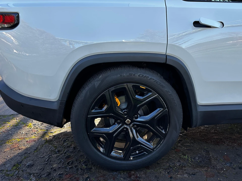 2022 Rivian R1S - Image 31 of 31