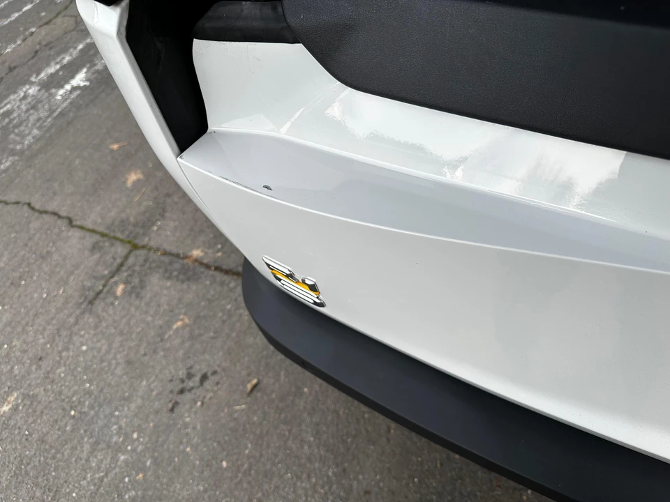 2022 Rivian R1S - Image 27 of 31