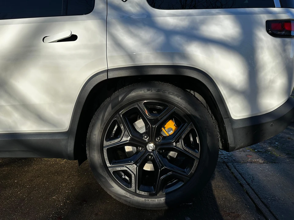 2022 Rivian R1S - Image 30 of 31