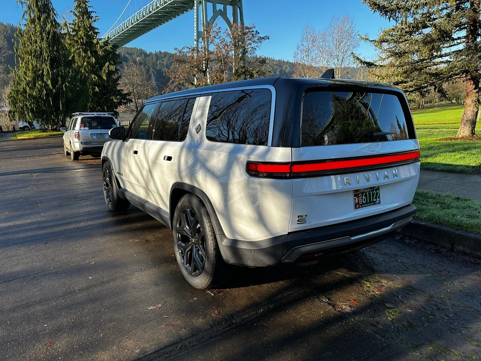 2022 Rivian R1S - Image 8 of 31