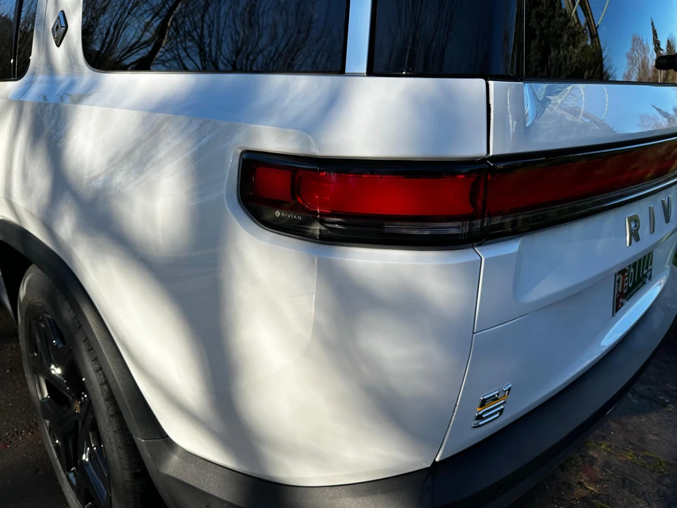 2022 Rivian R1S - Image 19 of 31