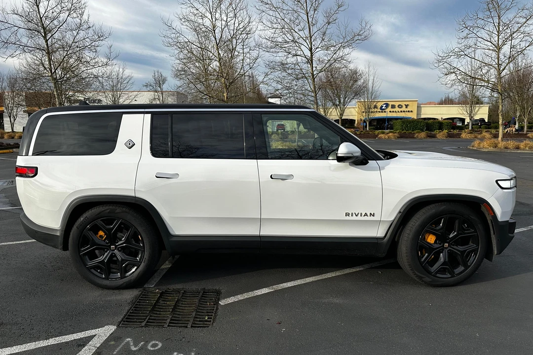 2022 Rivian R1S - Image 3 of 31
