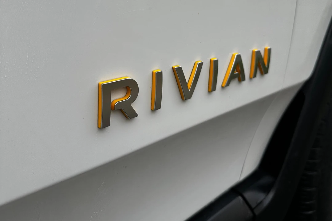 2022 Rivian R1S - Image 25 of 31