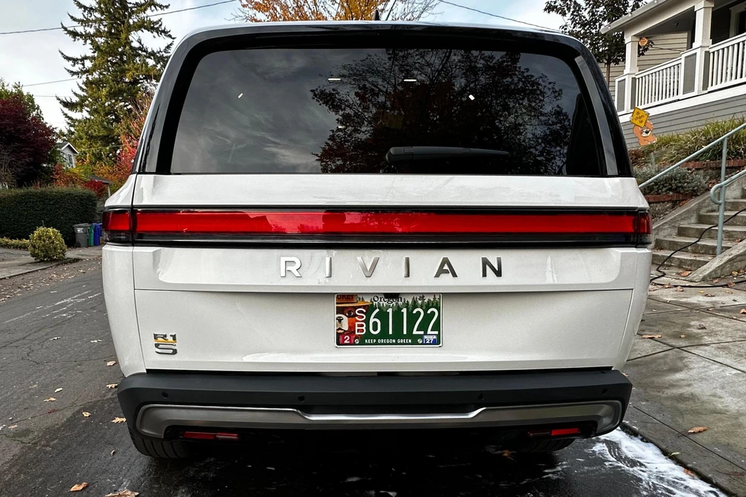2022 Rivian R1S - Image 5 of 31