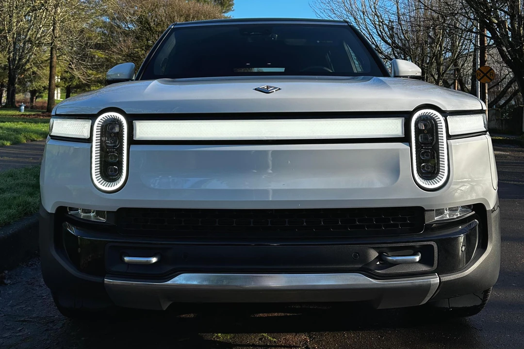 2022 Rivian R1S - Image 2 of 31