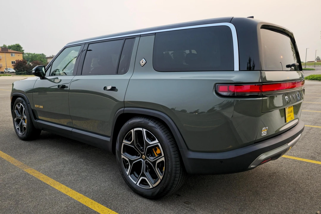 2022 Rivian R1S - Image 4 of 31