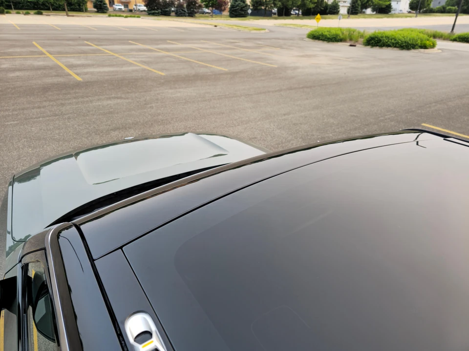 2022 Rivian R1S - Image 18 of 31