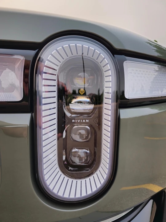 2022 Rivian R1S - Image 17 of 31
