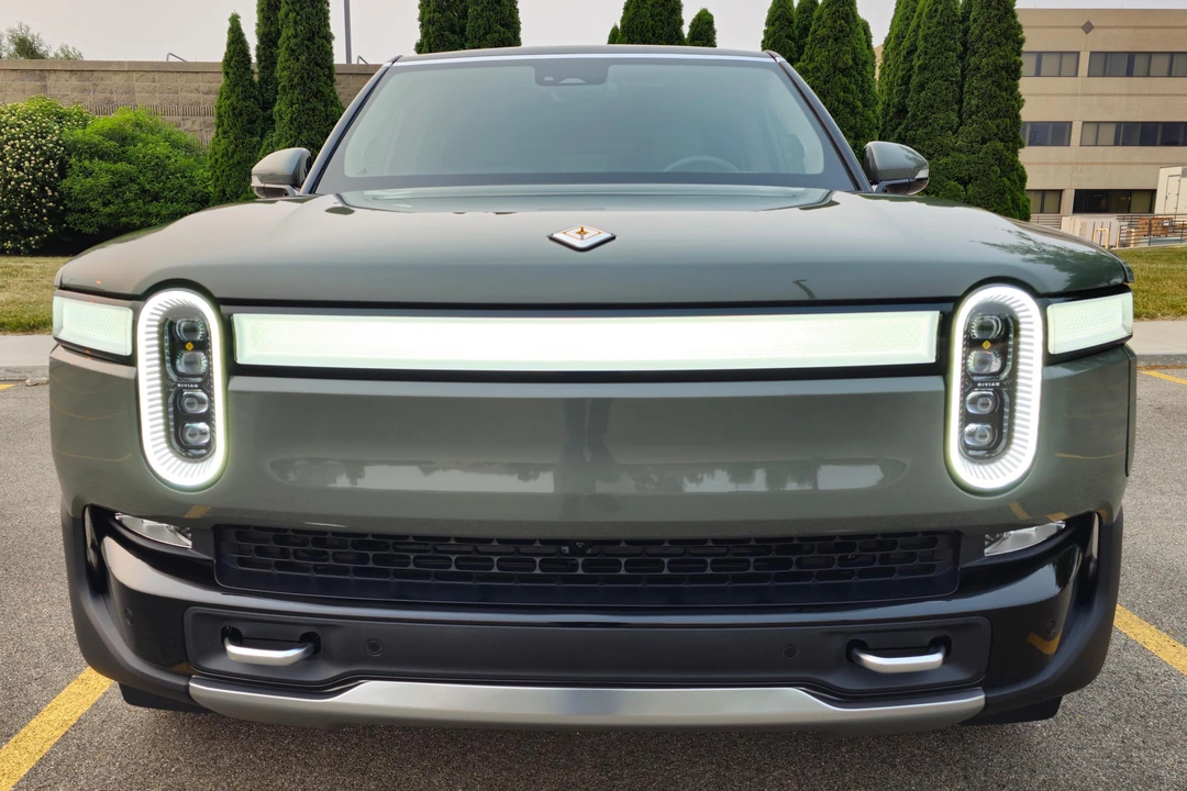 2022 Rivian R1S - Image 2 of 31
