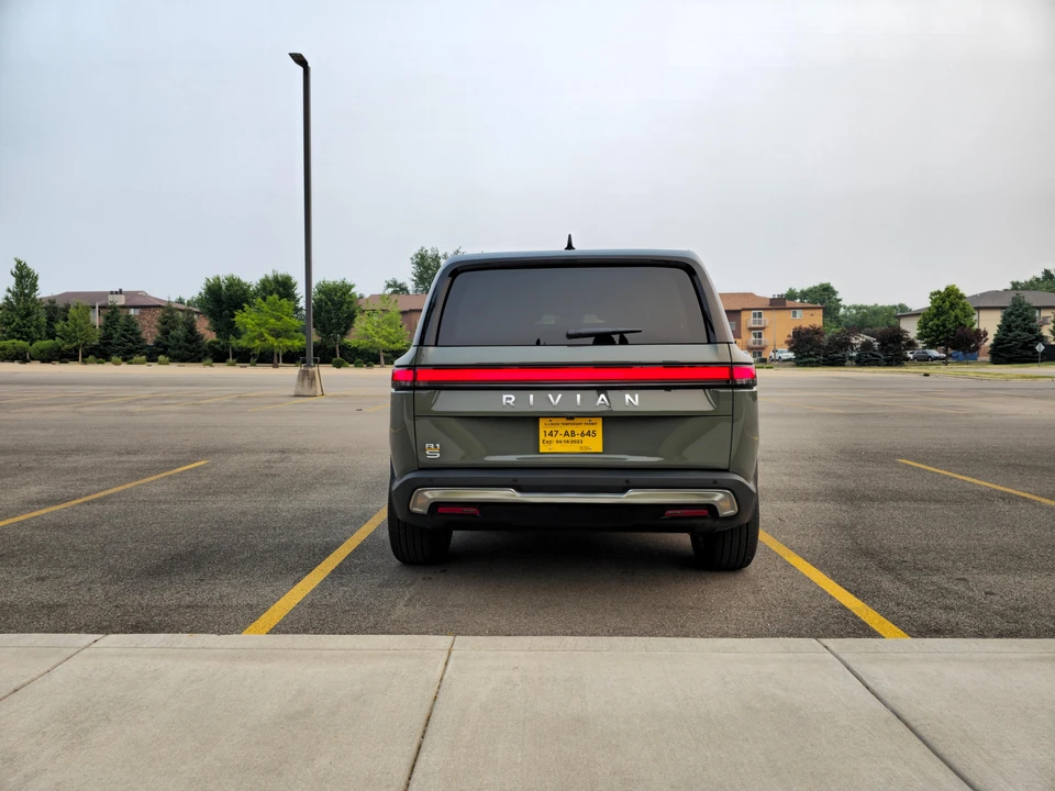2022 Rivian R1S - Image 8 of 31