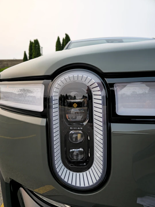 2022 Rivian R1S - Image 11 of 31
