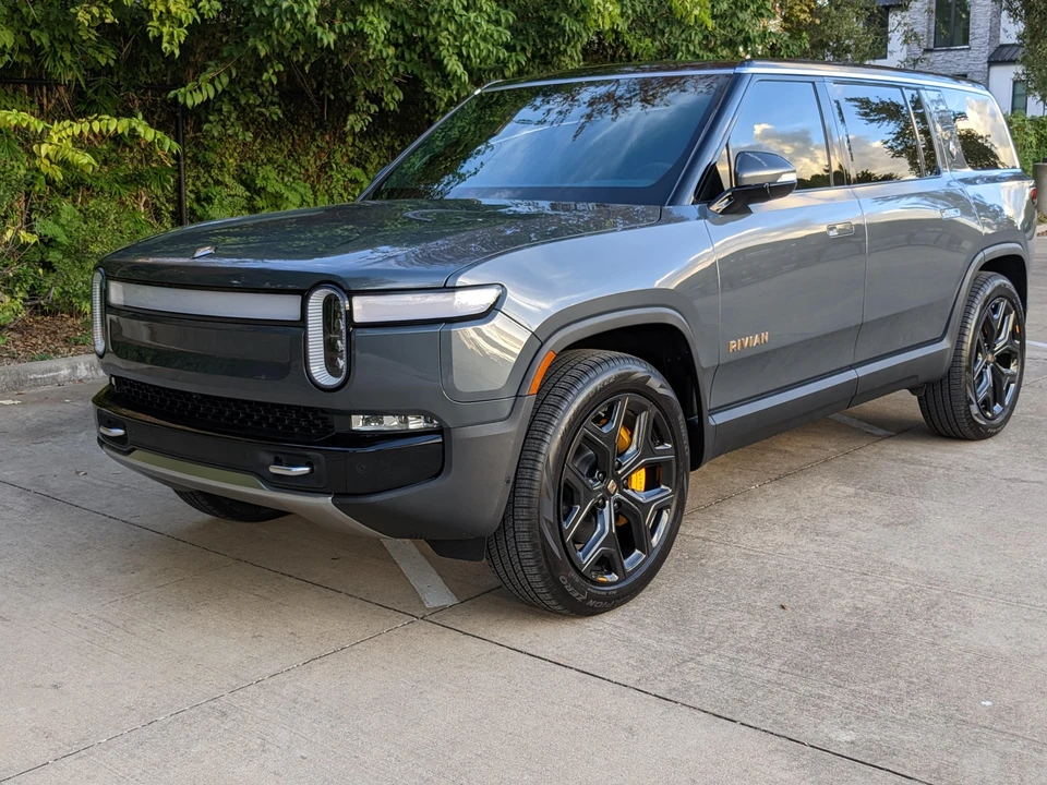 2022 Rivian R1S - Image 12 of 31
