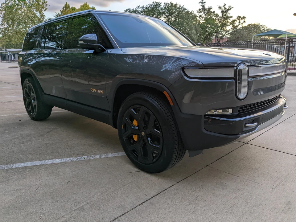 2022 Rivian R1S - Image 26 of 31